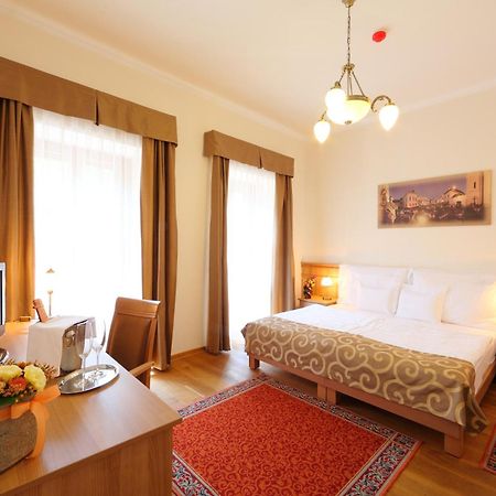 Hotel Historia & Historante Veszprém Екстериор снимка