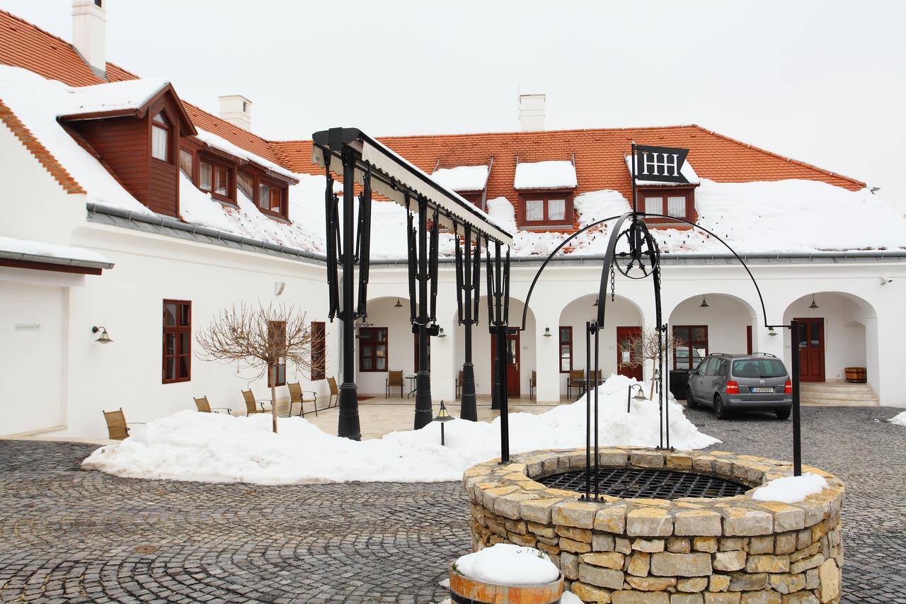 Hotel Historia & Historante Veszprém Екстериор снимка