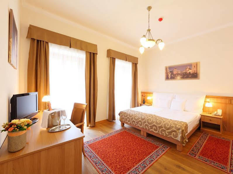 Hotel Historia & Historante Veszprém Екстериор снимка